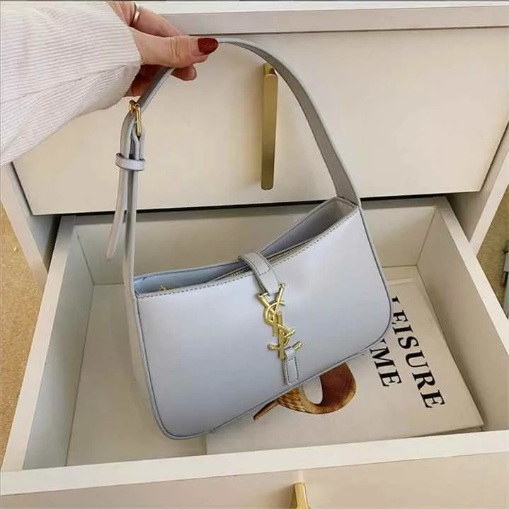 حقيبة يد نسائية من الجلد الصناعي - Famous Brands Women's Faux Leather Handbag