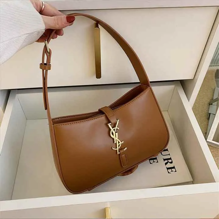 حقيبة يد نسائية من الجلد الصناعي - Famous Brands Women's Faux Leather Handbag