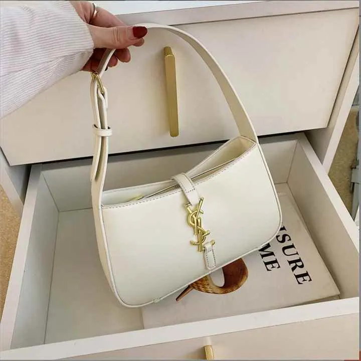 حقيبة يد نسائية من الجلد الصناعي - Famous Brands Women's Faux Leather Handbag