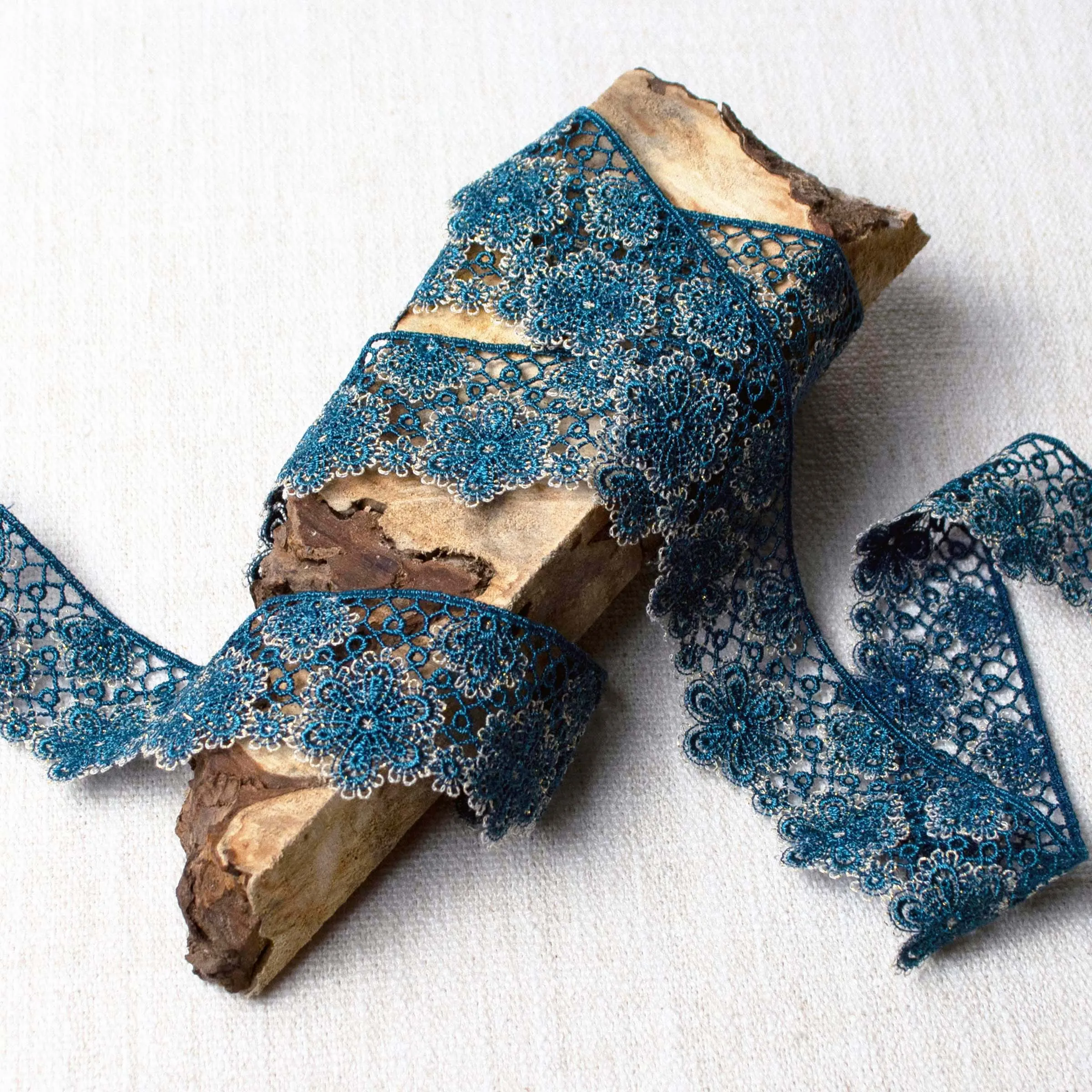 Dentelle Floral in Aegean Blue