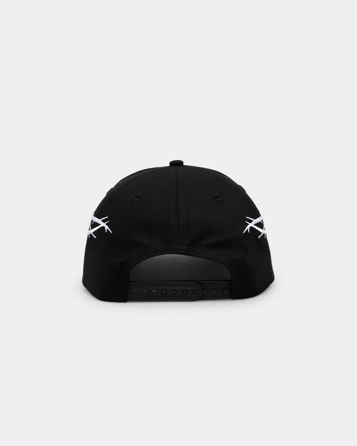 New Era Atlanta Braves 'Twisted Thorns' Golfer Pre-Curved Snapback Black