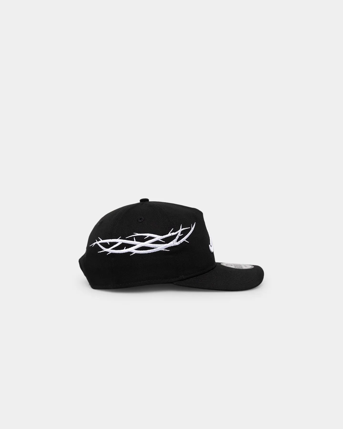 New Era Atlanta Braves 'Twisted Thorns' Golfer Pre-Curved Snapback Black