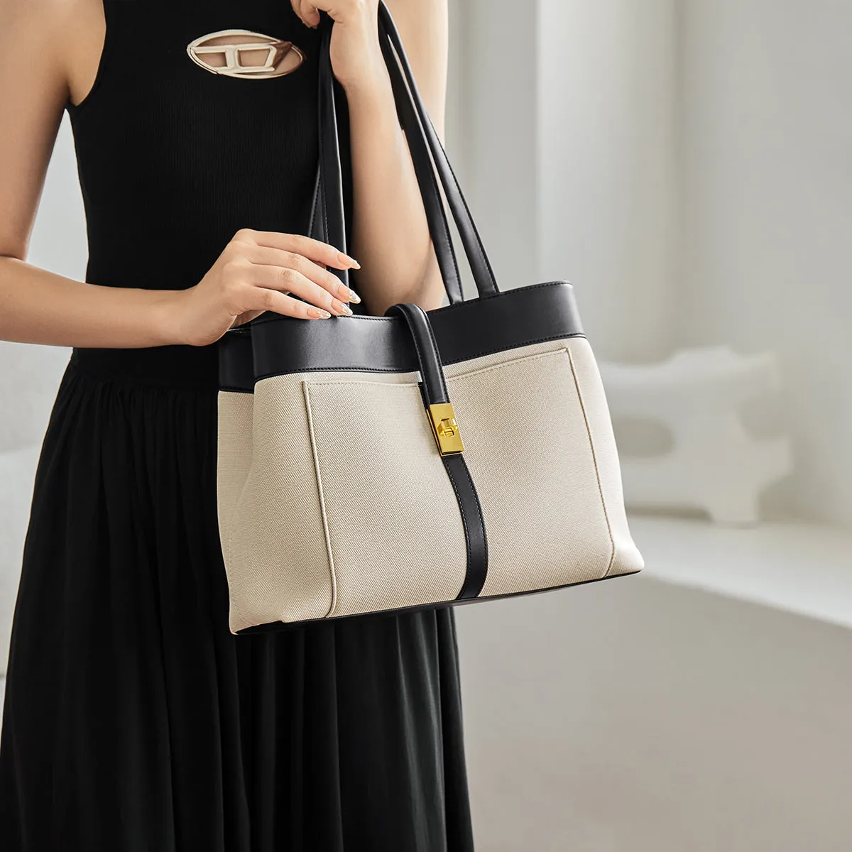 Oregon Metro Leather Buckle Strap Tote Bag