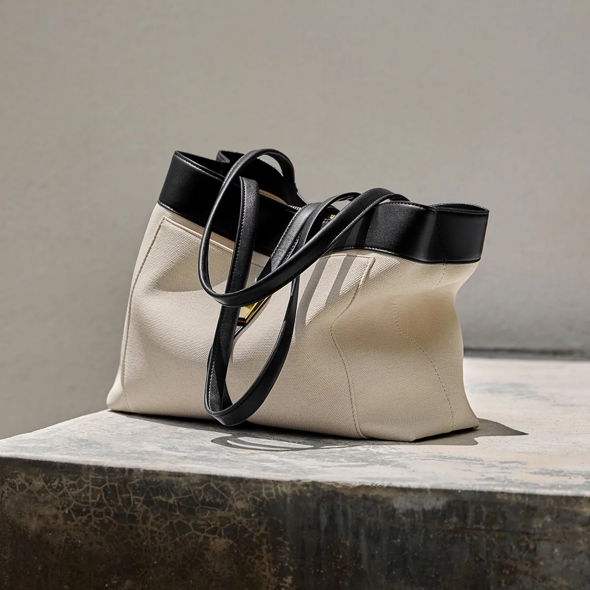 Oregon Metro Leather Buckle Strap Tote Bag