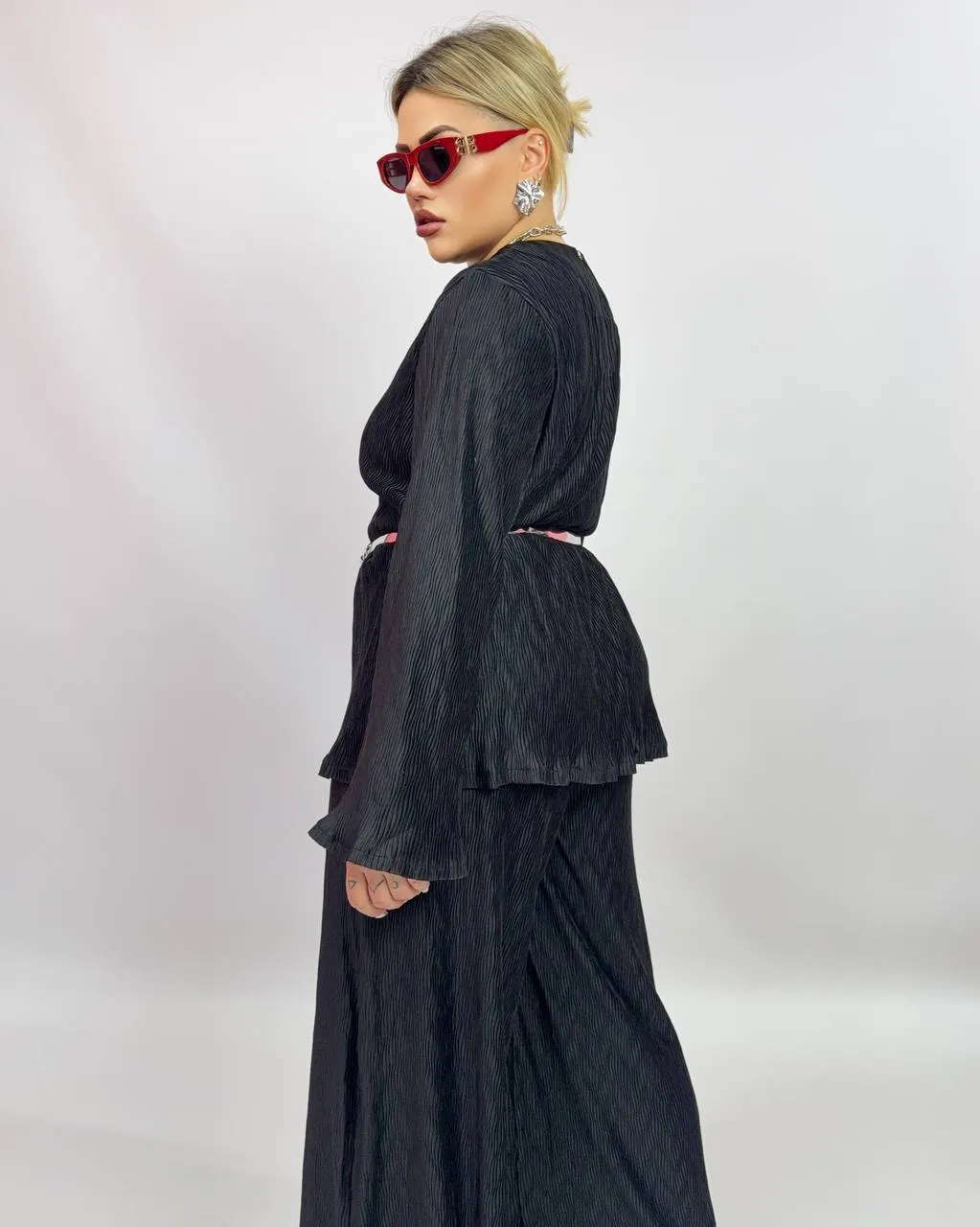 Structured silk set with a belt